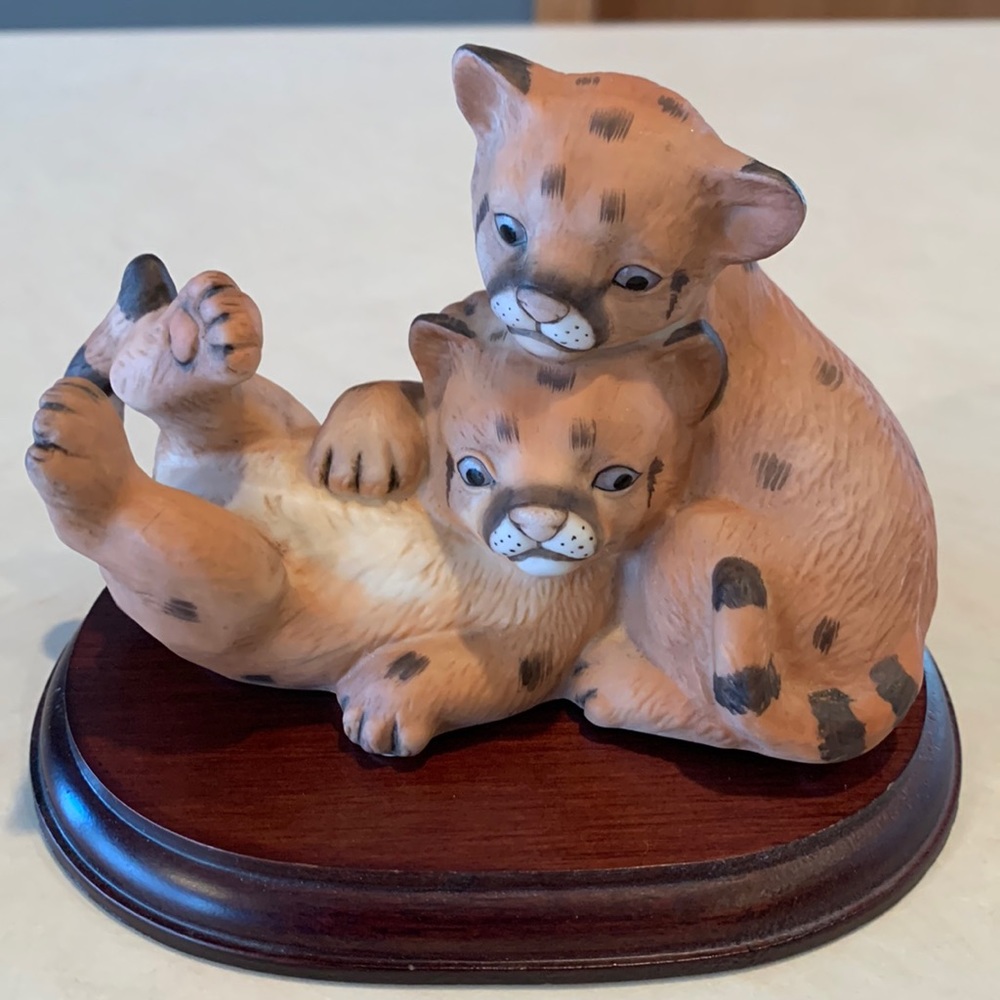 Home Interior Curious Cougars Figurine with Box